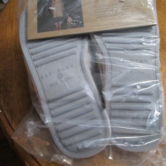 New Rae Dunn BE KIND Womens Gray Slide Slippers - Picture 13 of 16